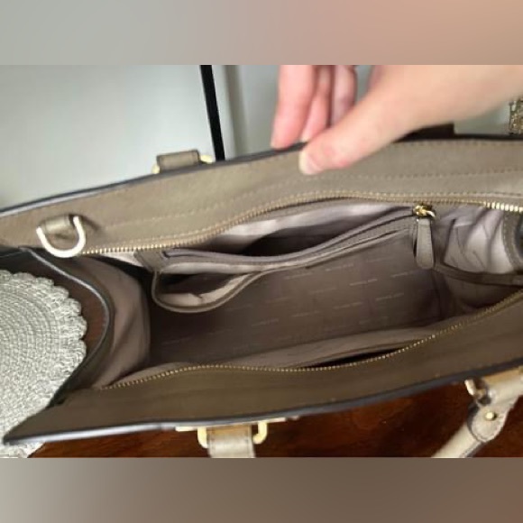 Michael Kors purse - Picture 4 of 4